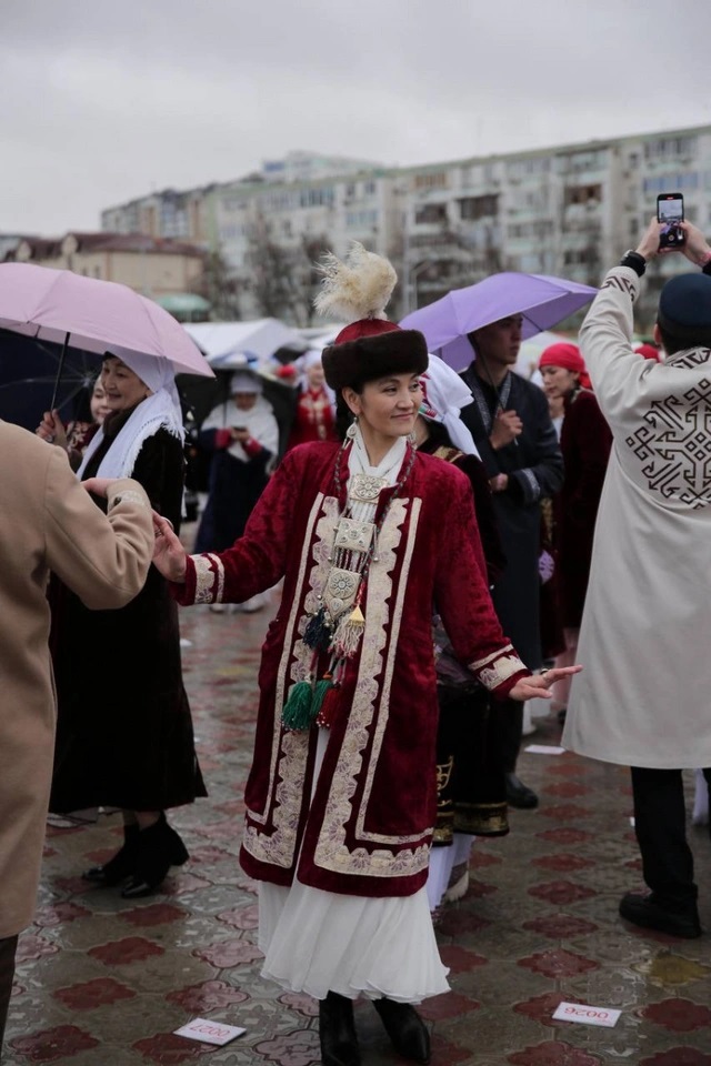 Qazaxıstan mili geyimi